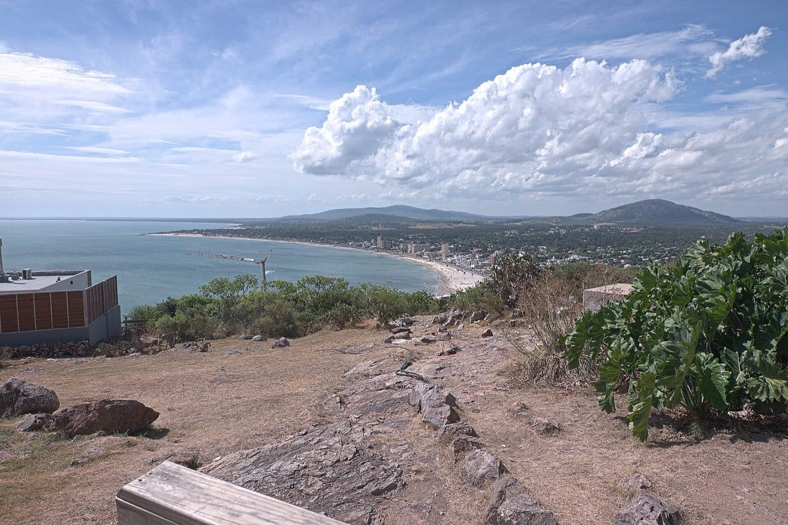 Vista de la bahía de Piriápolis desde el Cerro San Antonio
